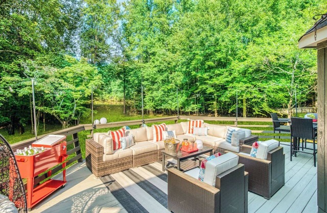 Jamestown Retreat with Hot Tub & More