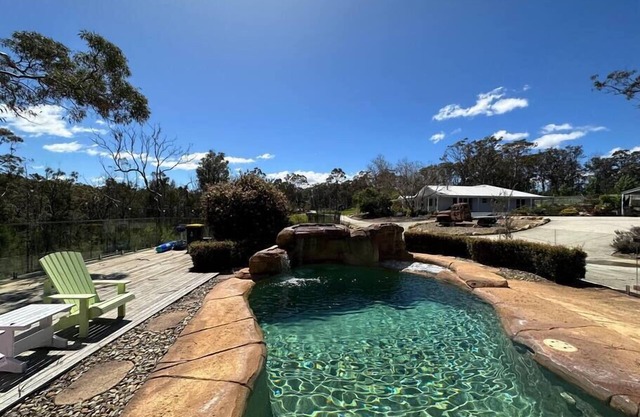 JAMS Lodge - Farm, Pool, Spa, Cinema, Bush and Fun