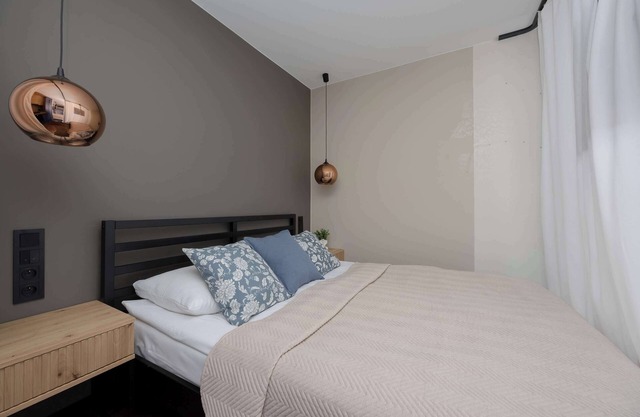 Jana Pawła II 18 | Central Warsaw | Modern Studio with AC | Next to Metro