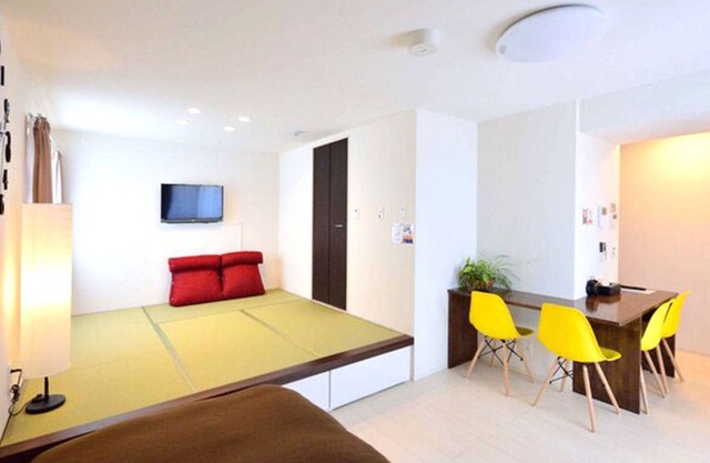 JapaneseWestern style room of 40m2 with raised tatami mats / Hashima Gifu