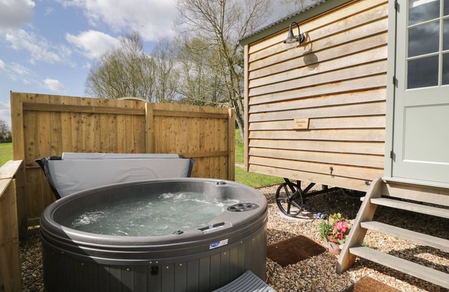Jasmine Hut, Myrtle Farm, WARMLEY
