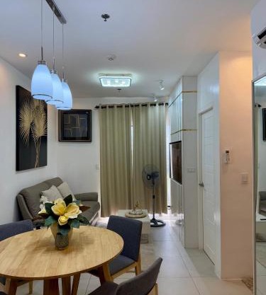 Jasmine - Two Bedroom Condo Unit with Balcony