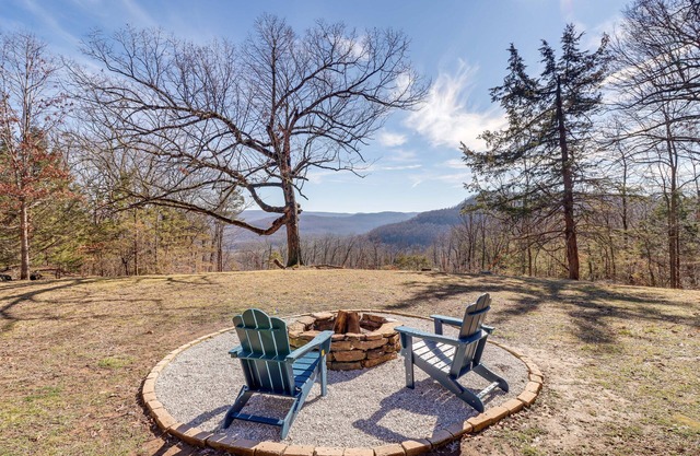 Jasper Cabin w/ Fire Pit, Grill & Mountain Views!