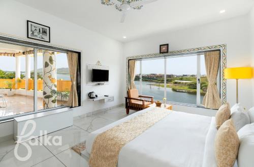JAYDURG Asra Lake Heritage Hotel with rooftop and swimming pool