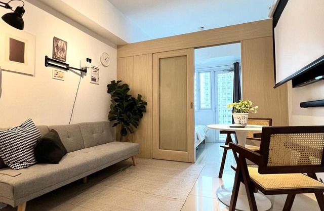 Jazz Residence T2 Rm 405 Homey Muji Inspired Staycation Big Screen Cinema