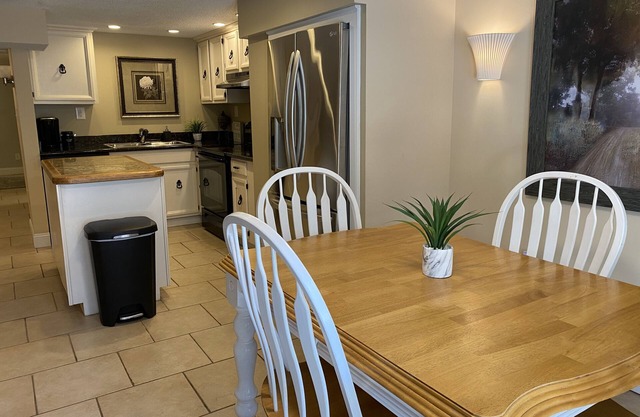 ⭐️ SPÉCIAL SAISONNIER⭐️Énorme suite de luxe privée avec cuisine complète et buanderie