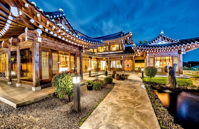 Jeju Hanok Hotel Hallagung