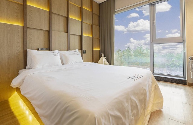 Jeju Maru Hotel & Cafe