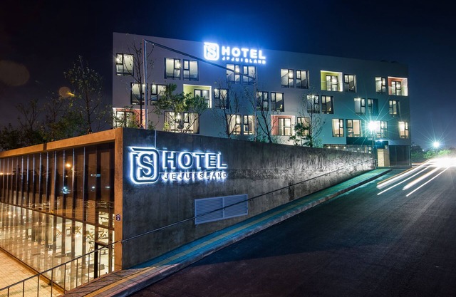 Jeju S Hotel