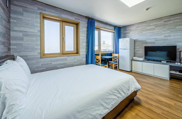 Jeju Hi Mom Kids Family Pension Black