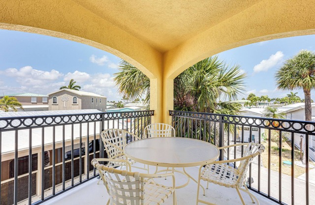 Jensen Beach Home w/ BBQ Grill: Walk to Beach!