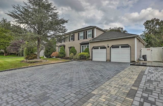 Jersey Home w/ Private In-Ground Pool & Hot Tub!