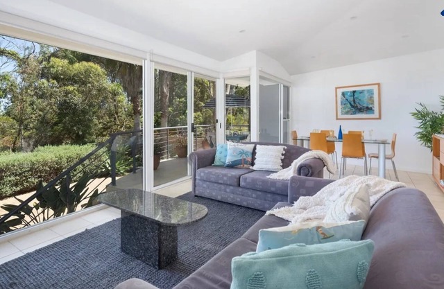 Jervis Shores - charming, light-filled apartment