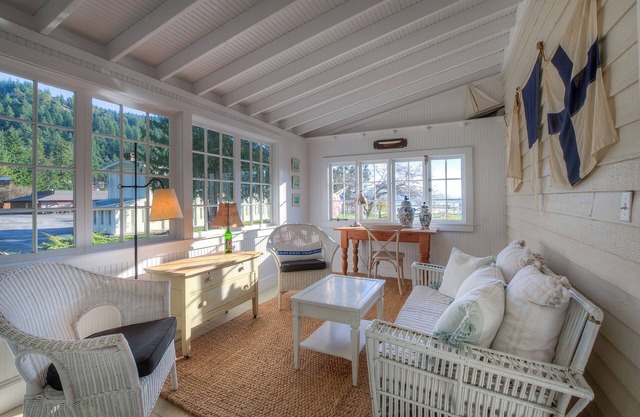 Jewel Box Waterfront Cottage Next To Rosario Resort