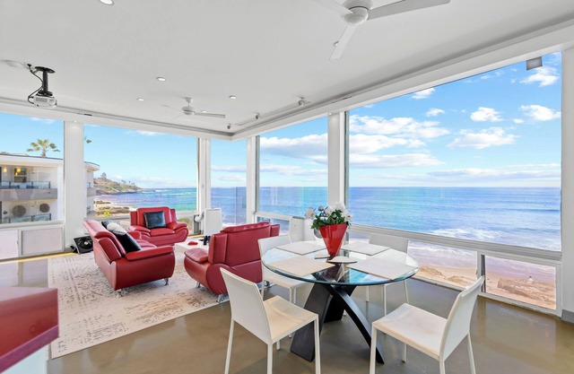 Jewel of La Jolla - Breathtaking Windansea Views
