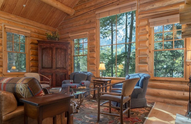 Belle cabine unifamiliale avec 2 chambres et bain à remous