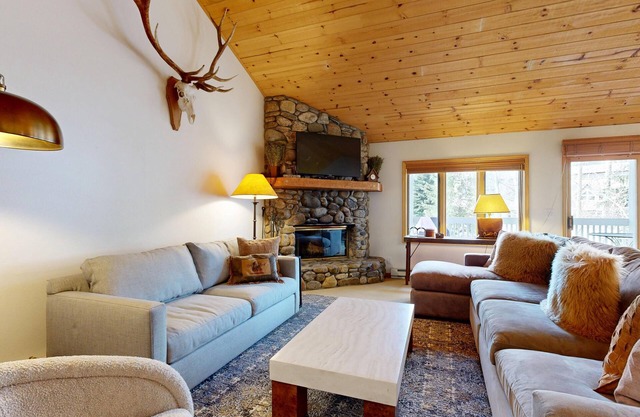 3bd / 3. 5ba Teton Pines Townhome 20: 3 BR / 3. 5 maisons de ville à Wilson, pour 8 personnes