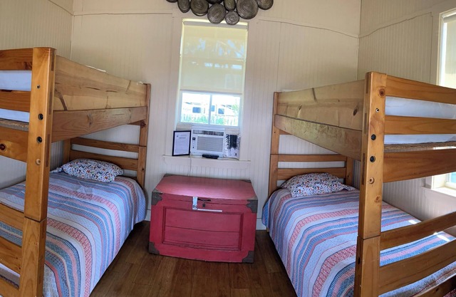 Jiggs Landing, Cabin 3 - Reservoir View Bunk House