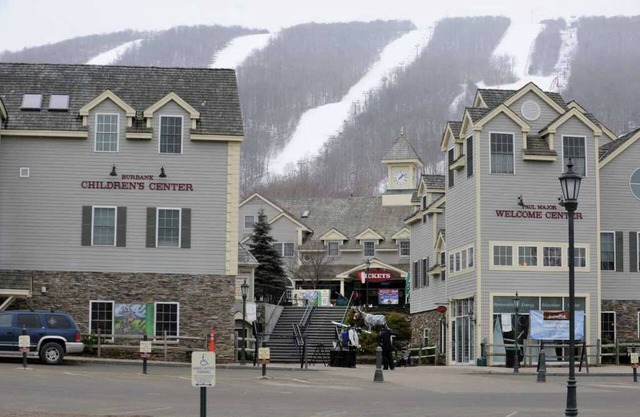 JIMINY PEAK - 2/14-17, 3 NIGHTS - SLOPE SIDE! SKI IN/SKI OUT, 2BR DELUX UNIT