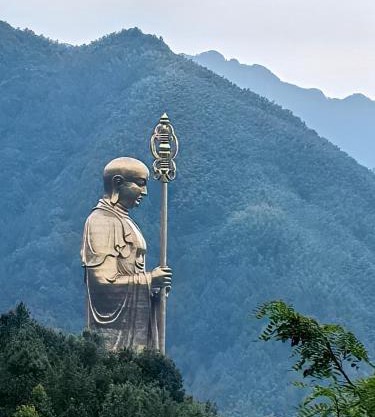Jiuhua Mountain Tanfeng Resort Homestay 远眺山景大佛 九华山潭风民宿