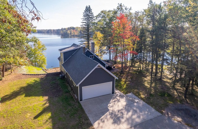 JJ's Lakeside Hideaway: A Refreshing Spring Escape by the Lake