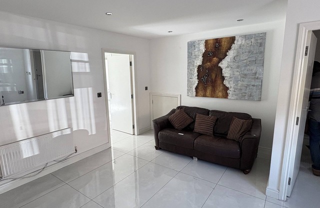Joel’s place is in the heart of Manchester close to Everywhere 8mins drive to