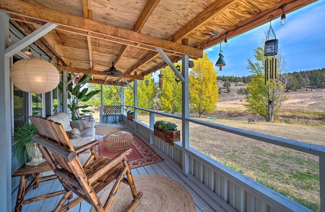 John Day Lakehouse w/ a Great Outdoor Space!