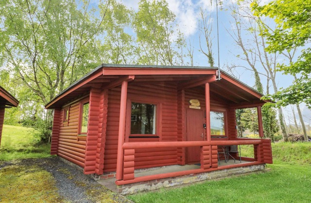 JOHN'S CABIN, pet friendly, with a garden in Longframlington
