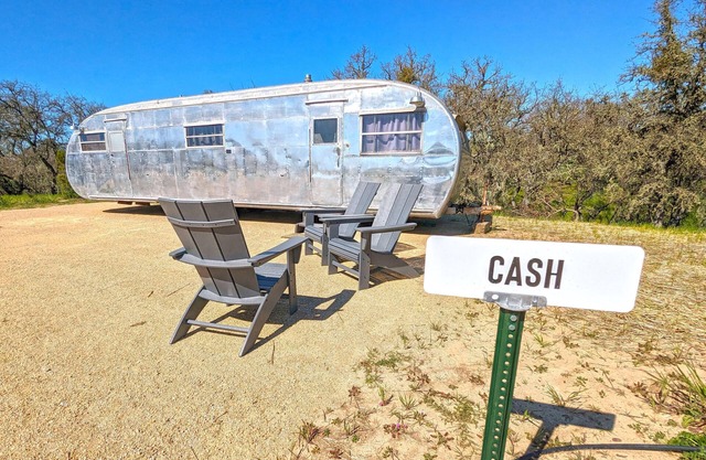 Johnny Cash Trailer - Johnny Cash Themed Spartanette On Vineyard
