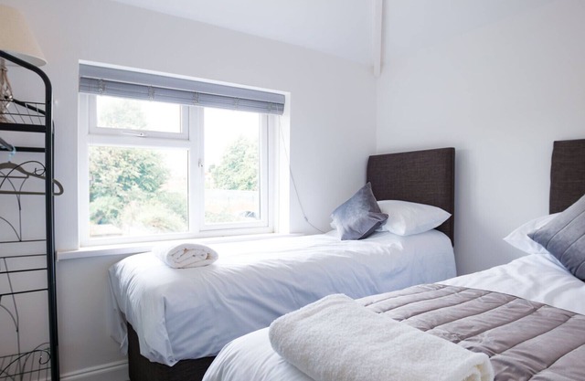 JOIVY Charming 3-bed house in Walsall
