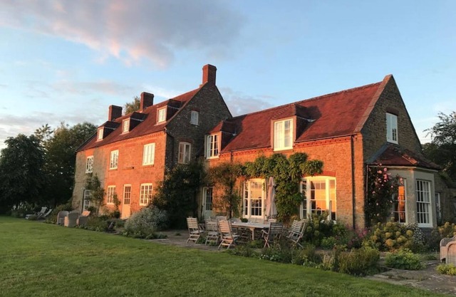 Luxurious 8-bed farmhouse in Somerset countryside