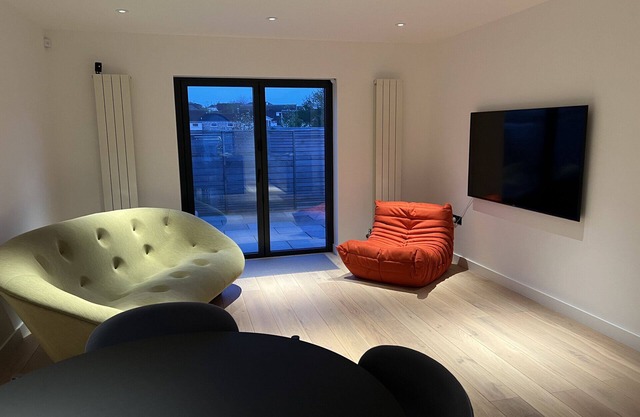 JOIVY Stylish House w/Patio in Devon