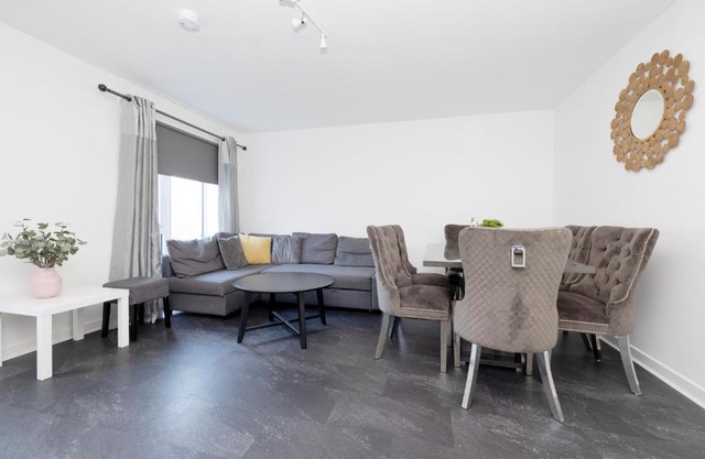 JOIVY Stylish House with Garden & Parking