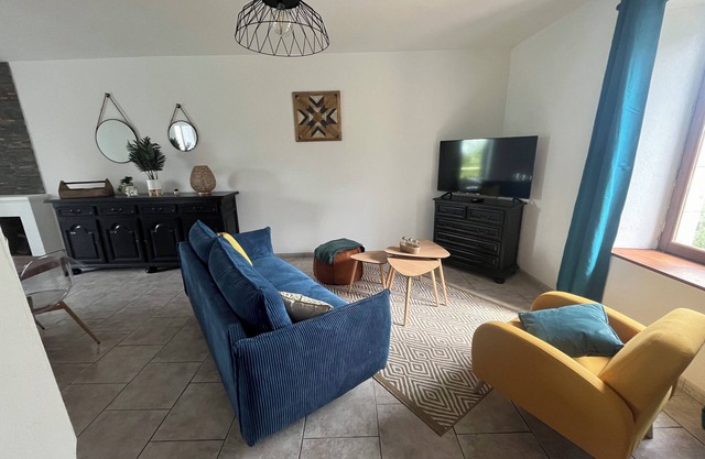 Jolie Maison de Campagne Rénovée à Proximité de Sentiers de Randonnée