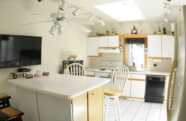 Jon's Haus, 318 rue Ellis, Kewaunee, WI. 54216