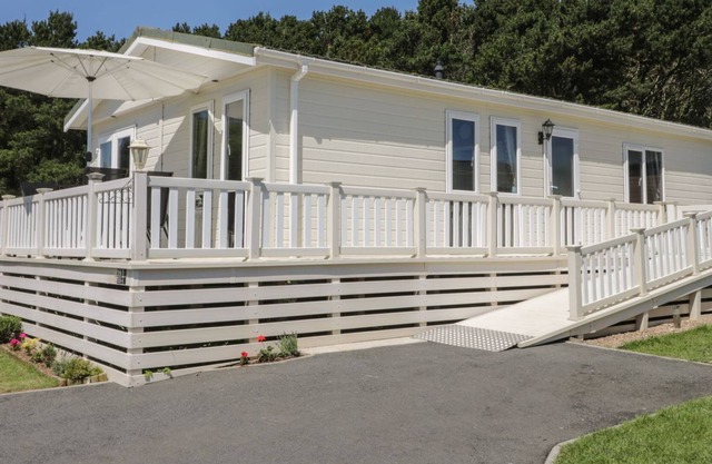 Impeccable 3-Bed Lodge at Cayton Bay Holiday Park