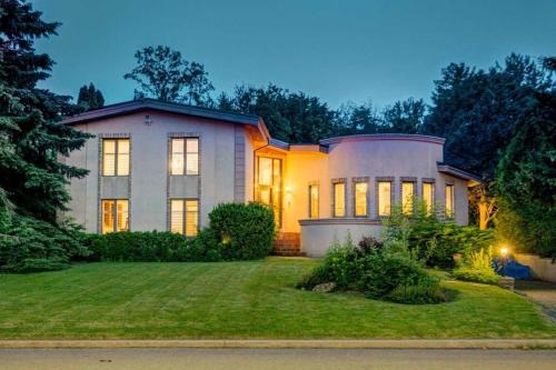 Joyful Mansion with Charm Indoor