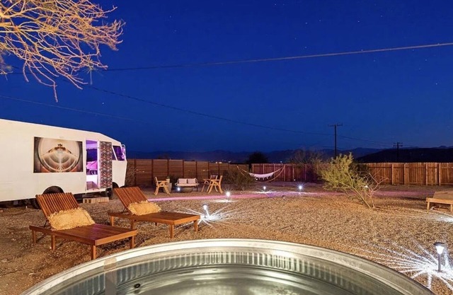 JT Del Sol w/ hot tub, cowboy tub, & funky RV