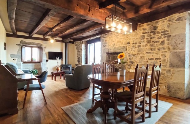 Spacious, cozy house with views in Navarra