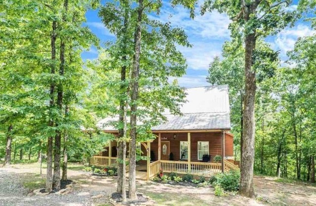 Judah’s Cabin quiet cabin in the woods