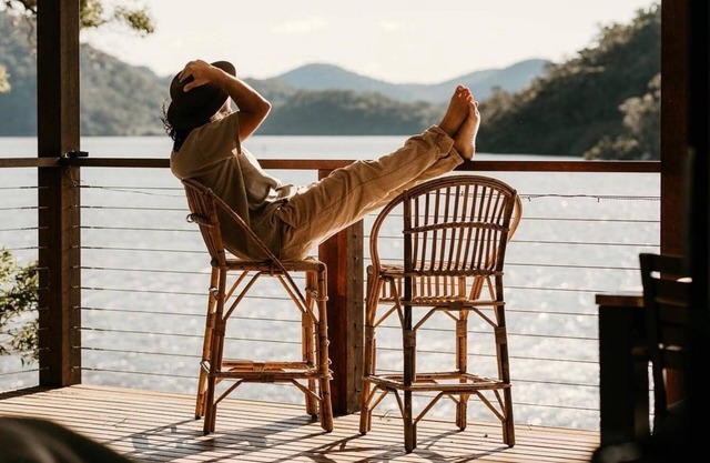 spring specials . JULIANS . stunning sunsets HAWKESBURY RIVER - arrive by boat