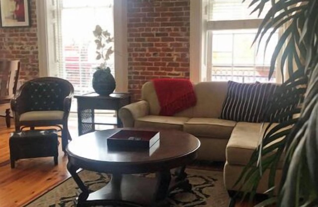 Historique, Condo rénové, balcon près du Super Dome, Centre des congrès, quartier français