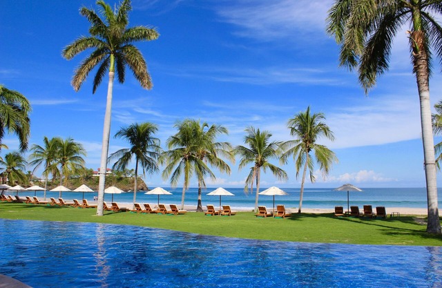 Beachfront Luxury at The Palms! Summer Bookings are filling up!