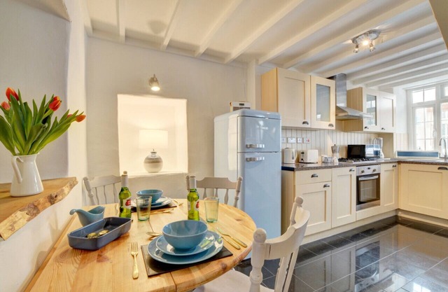 July Cottage - Deux Chambres Maison, Couchages 4