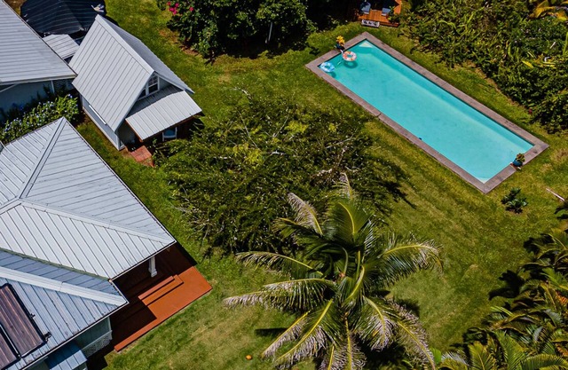 Jungle Estate - 3 Cottages, 1.5 Acres and a POOL Sleeps 9