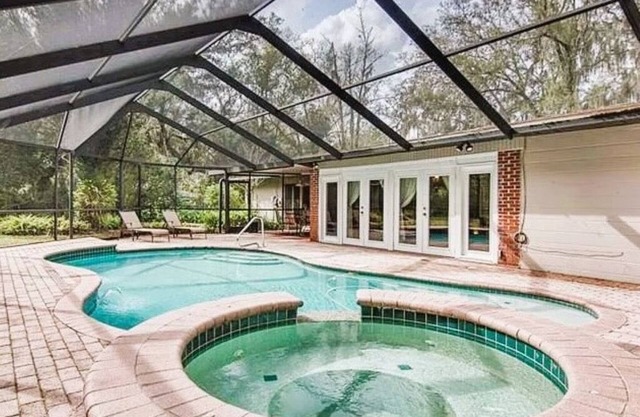 Jungle Oasis - Close to Busch Gardens, USF, Amphitheatre & Florida Fairgrounds