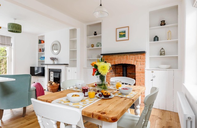 Juniper Cottage, Lulworth. Sleeps 5 & Baby