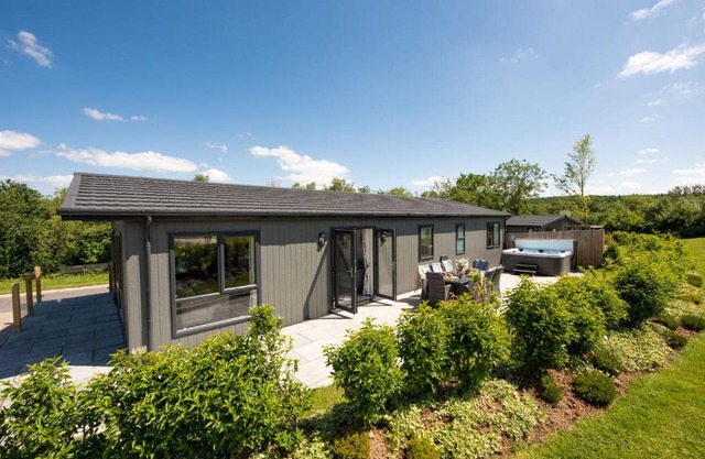 Juniper Lodge, 28 Roadford Lake Lodges