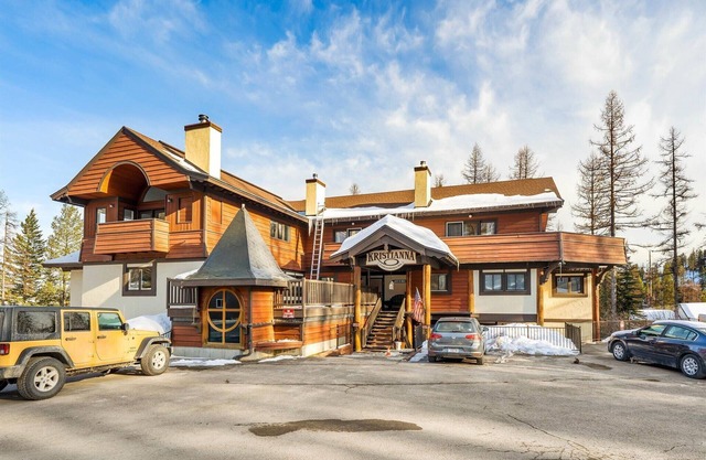 Juniper Presents: A Whitefish Slopeside Retreat - Ski In, Ski Out Bliss!