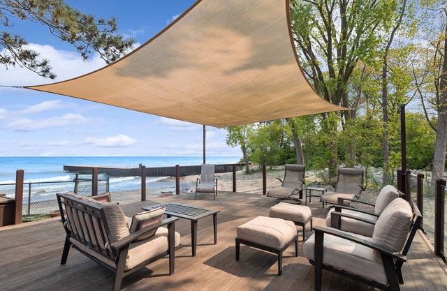 Juniper Presents: Lakefront Home w/Prvate Beach, Lg Yard, Stunning Views All-ar